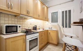 Spacious Garden Apt